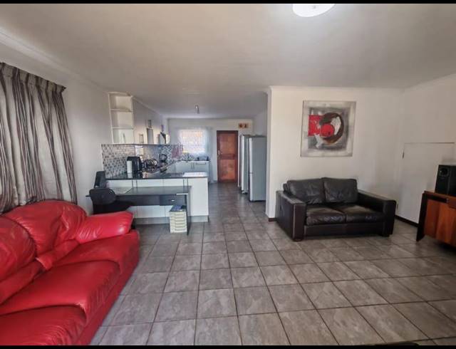 3 BEDROOM TOWNHOUSE FOR SALE IN MOSSEL BAY CENTRAL